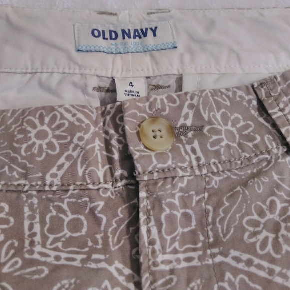 Old Navy  short size 4 - Picture 2 of 8
